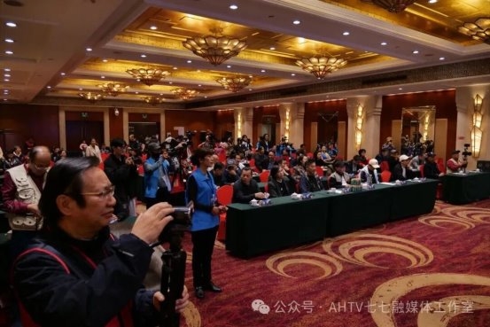 电影《以债之名》安徽蚌埠启动:一部关于“债”与“家”的时代寓言 以光影疗愈中国人的焦虑与温情(图6) 电影《以债之名》安徽蚌埠启动:一部关于“债”与“家”的时代寓言 以光影疗愈中国人的焦虑与温情(图6)